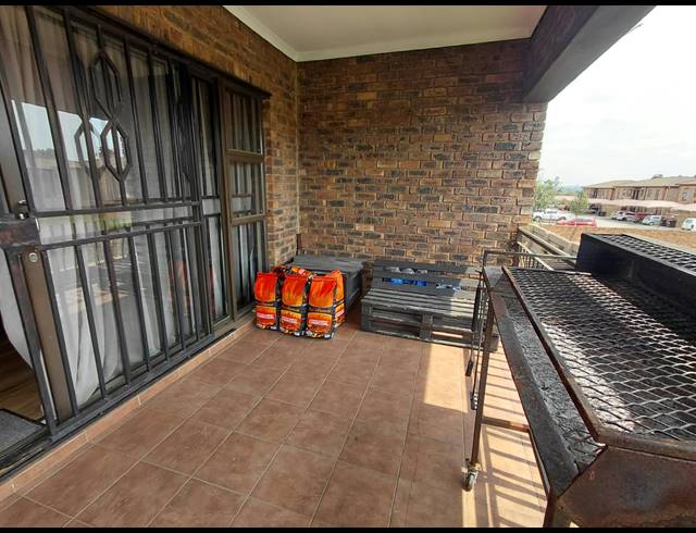 2 BEDROOM SECTIONAL TITLE FOR SALE IN SONNEVELD